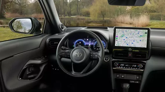 Toyota Yaris Cross dashboard Handyhalterung montage