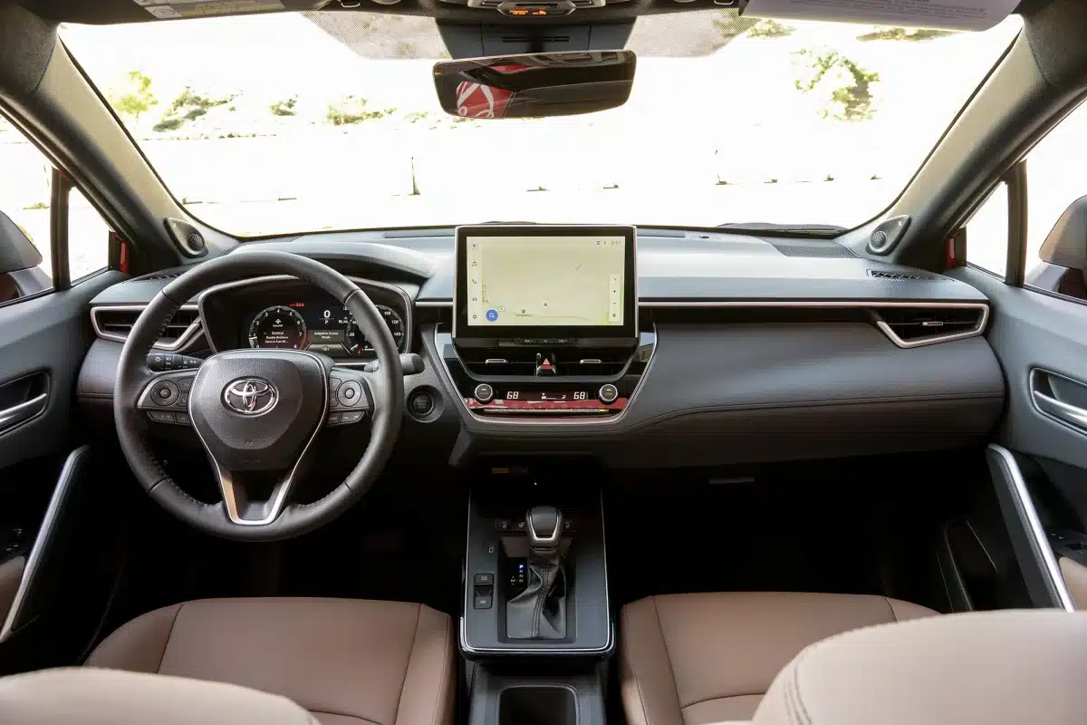 Toyota Corolla Cross dashboard Handyhalterung montage