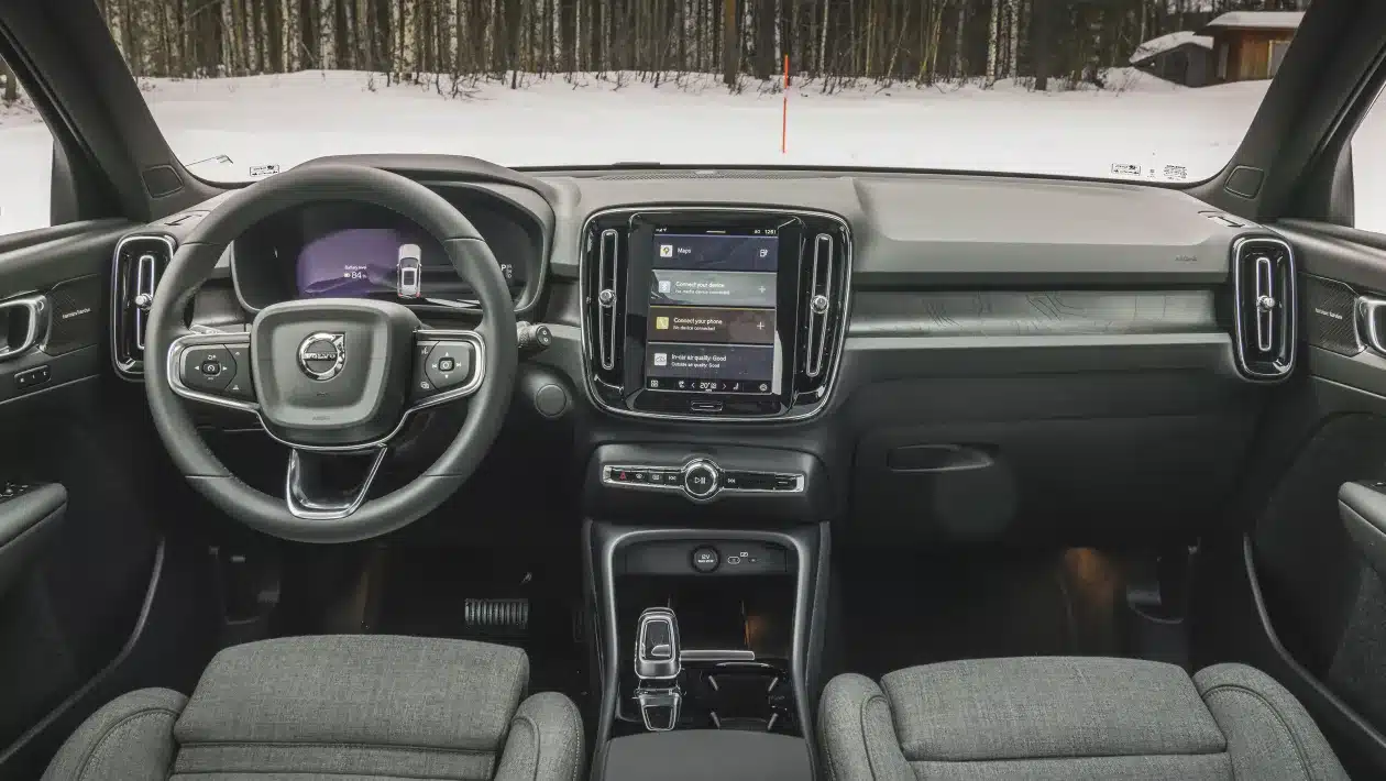 Volvo EX40 dashboard Handyhalterung montage