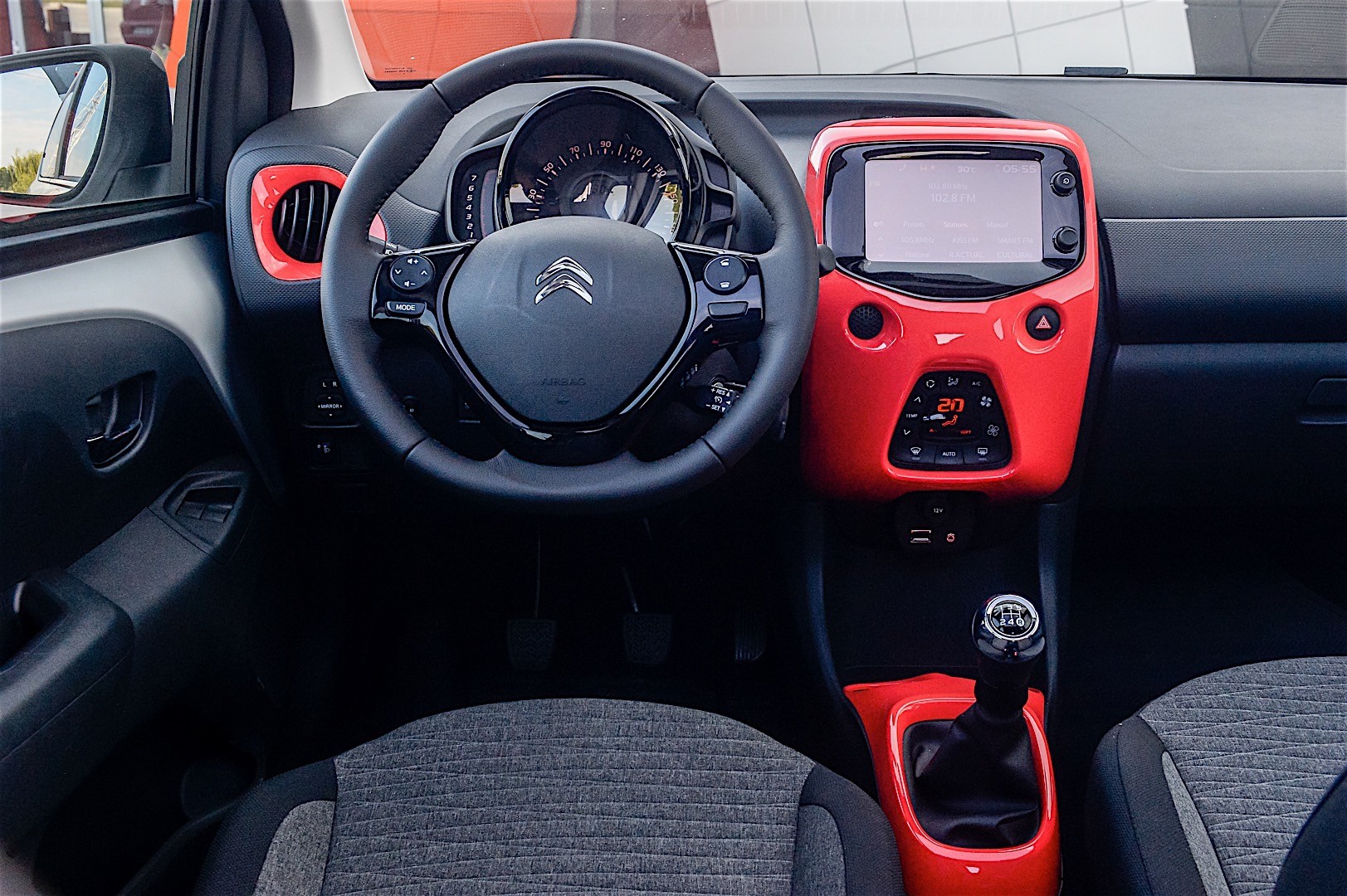 Citroën C1 dashboard Handyhalterung montage
