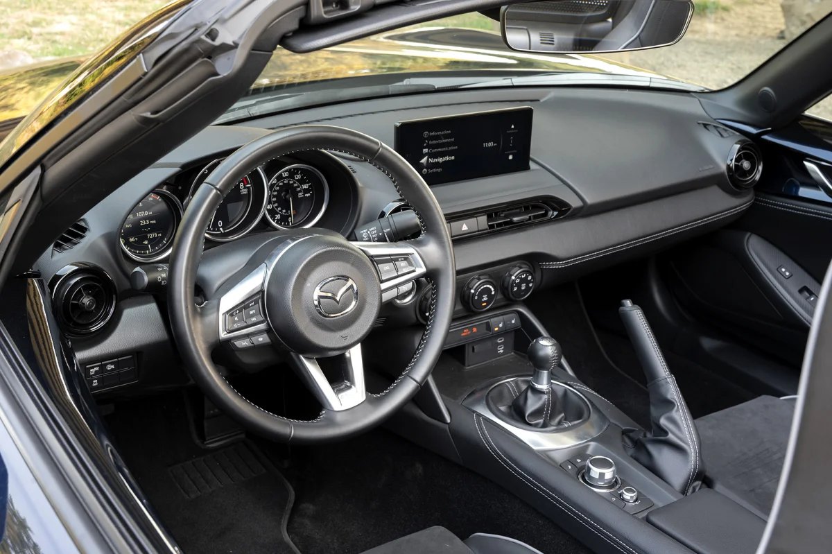 Mazda MX-5 dashboard Handyhalterung montage