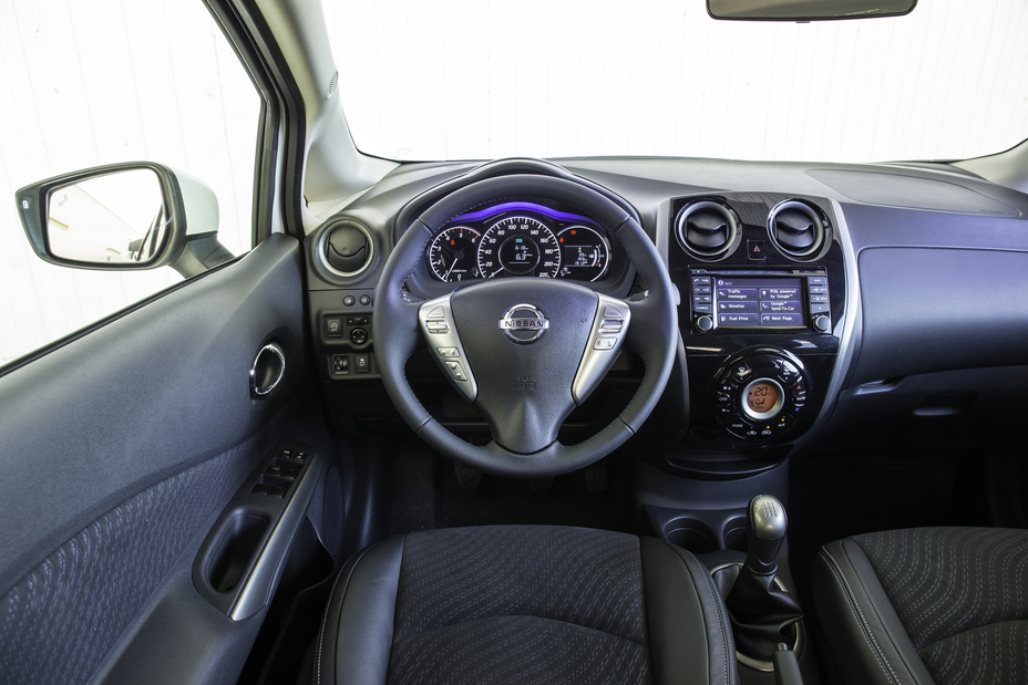 Nissan Note dashboard Handyhalterung montage