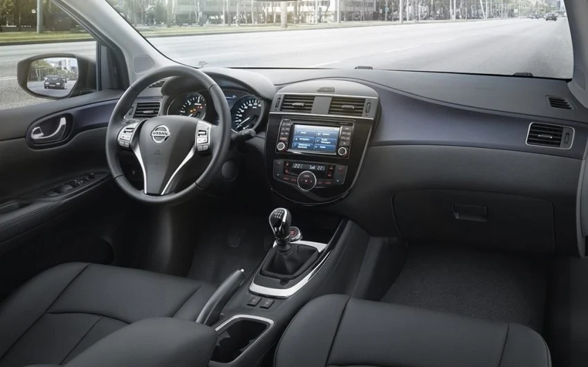 Nissan Pulsar dashboard Handyhalterung montage