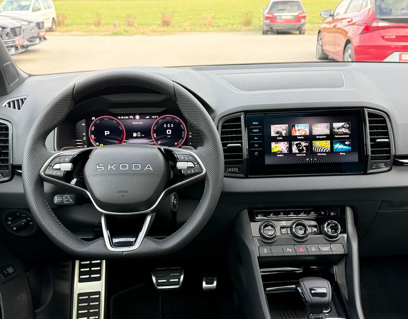 Skoda Karoq dashboard Handyhalterung montage