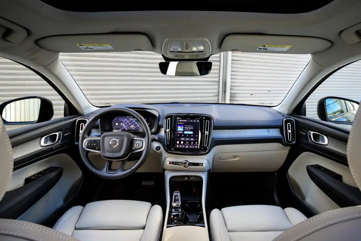 Volvo XC40 dashboard Handyhalterung montage